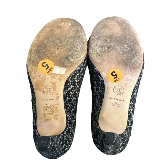 Chanel Black & White Tweed Pump Heels w/Fabric Flower Detail Size 5 - Picture 8 of 9